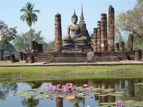 L'Ascesa del Regno di Sukhothai: Un Nuovo Ordine politico e Religioso nel Siam del VII Secolo